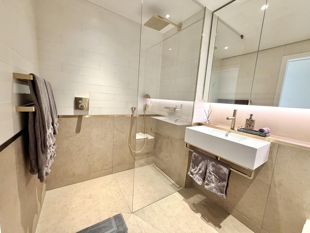 Family Bathroom (2)