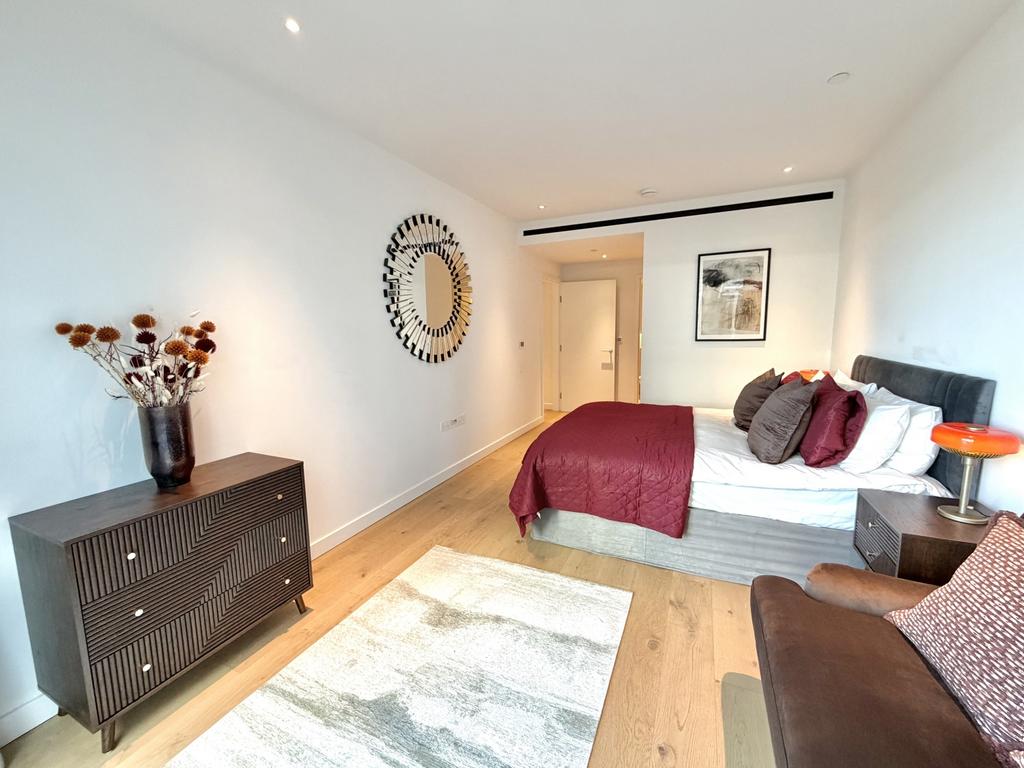 Master Bedroom (3)