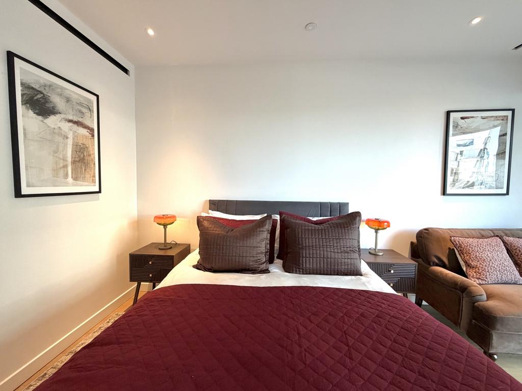Master Bedroom (5)