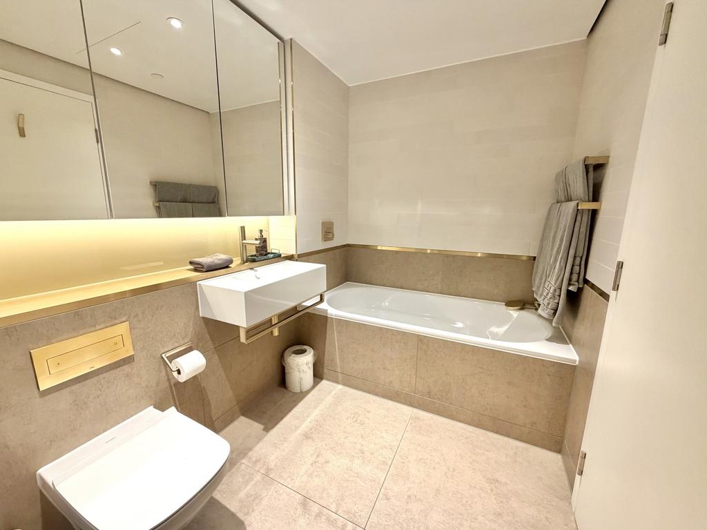 Master Bedroom Ensuite (2)
