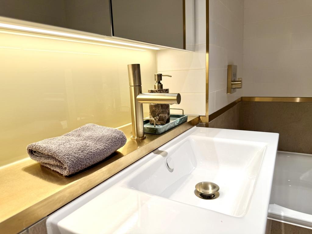 Master Bedroom Ensuite (3)