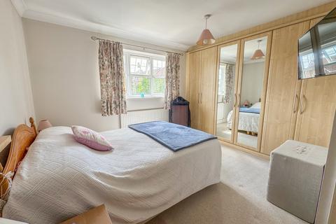 47 Barnwell Drive, Hockley, SS5 4UZ