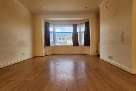 3 bedroom terraced house for sale, Eastern Avenue, Gants Hill - CHAIN FREE!