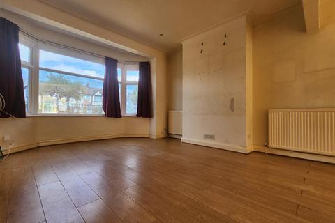 3 bedroom terraced house for sale, Eastern Avenue, Gants Hill - CHAIN FREE!