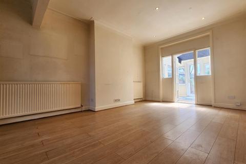 3 bedroom terraced house for sale, Eastern Avenue, Gants Hill - CHAIN FREE!