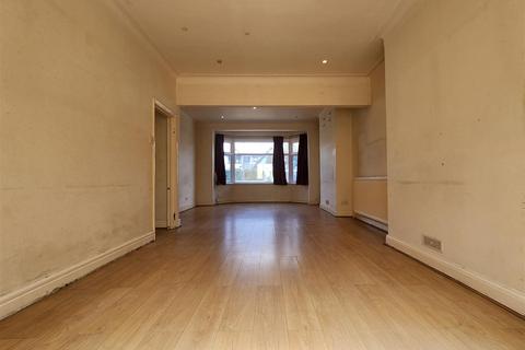 3 bedroom terraced house for sale, Eastern Avenue, Gants Hill - CHAIN FREE!