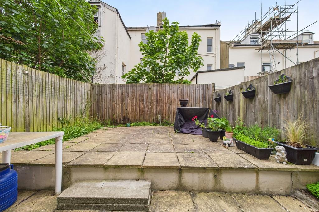 Cam01085 g0 pr0563 still011