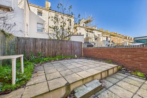 2 bedroom ground floor flat for sale, Cambridge Gardens, Folkestone