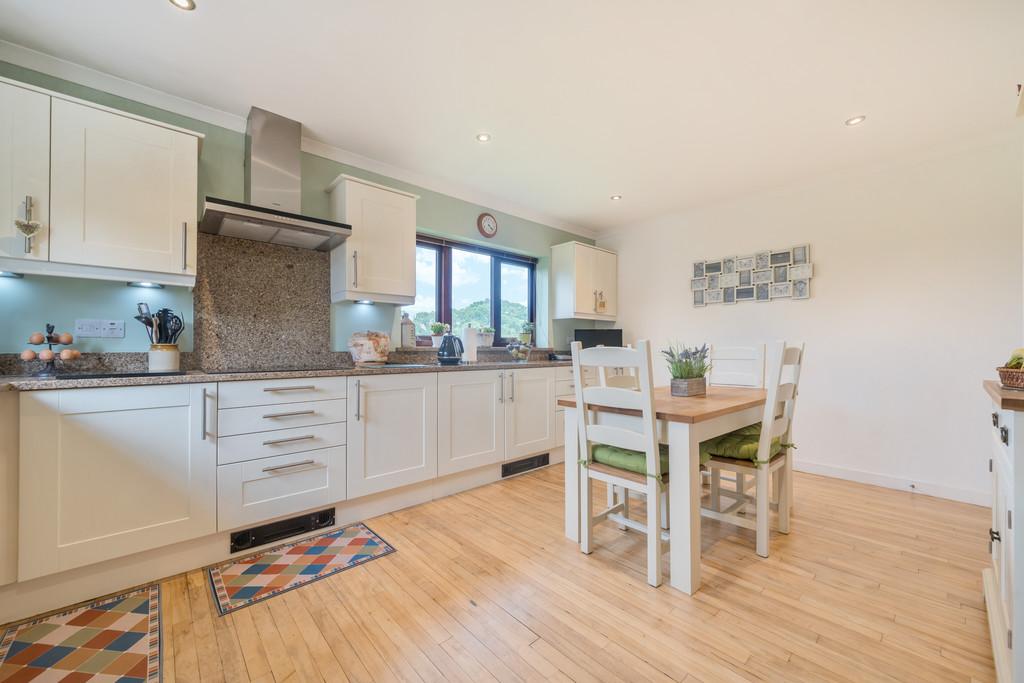 Kitchen/ Dining Room