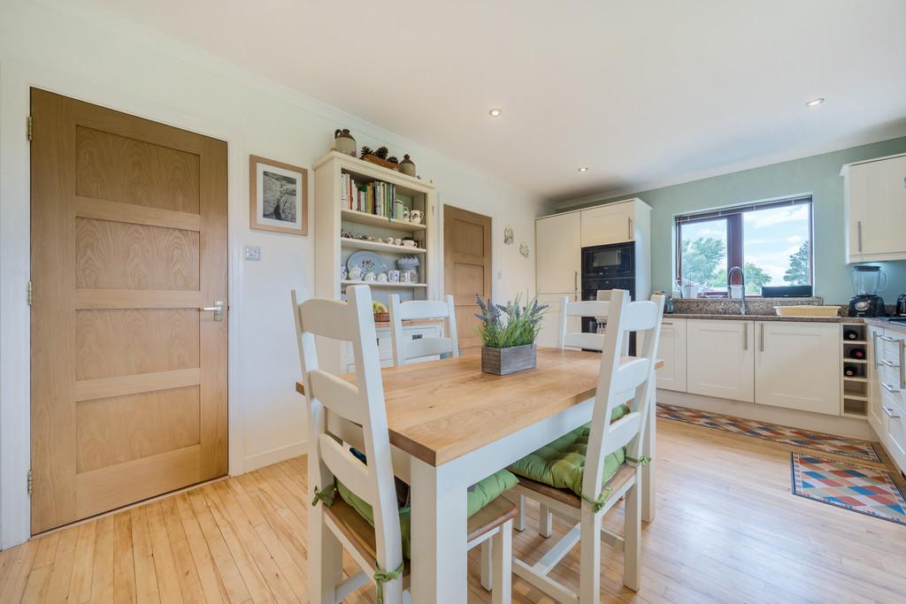 Kitchen/ Dining Room