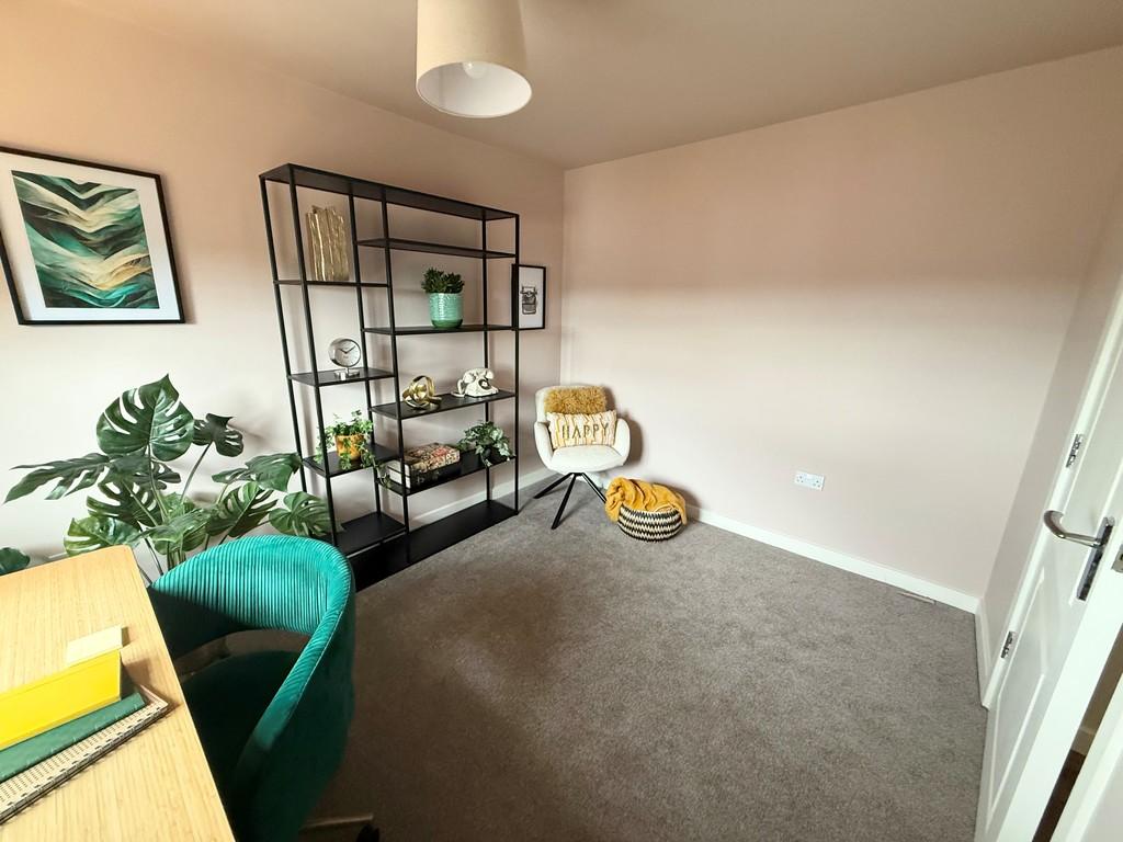Second bedroom 2