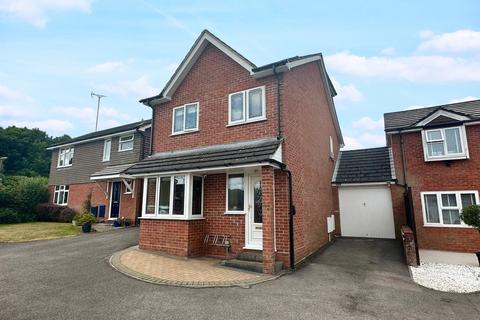 11 Elgin Way, Frimley, Camberley, GU16 9YH