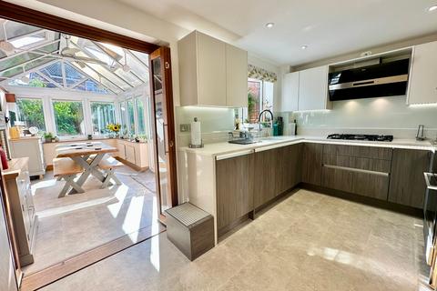 11 Elgin Way, Frimley, Camberley, GU16 9YH