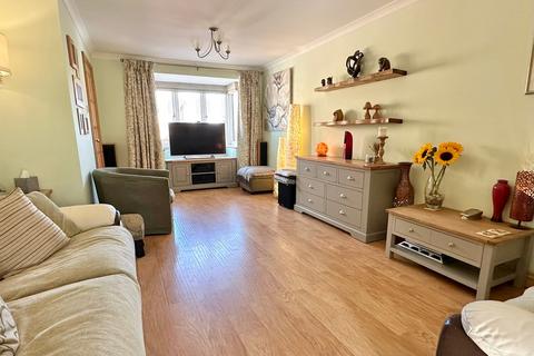 11 Elgin Way, Frimley, Camberley, GU16 9YH