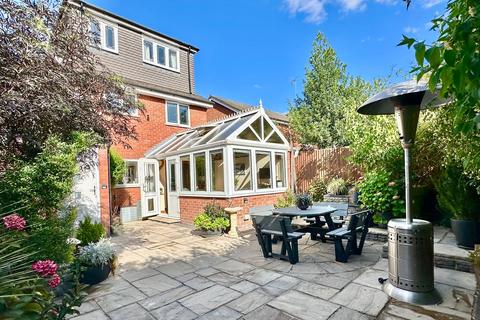 11 Elgin Way, Frimley, Camberley, GU16 9YH
