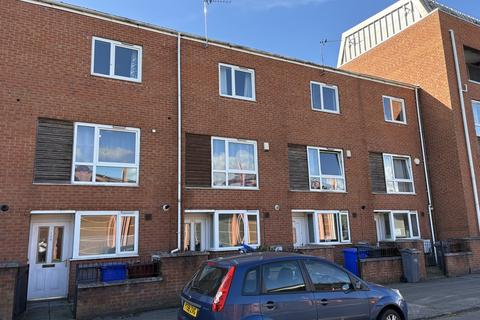 4 bedroom terraced house for sale, Stockport Road, Grove Village