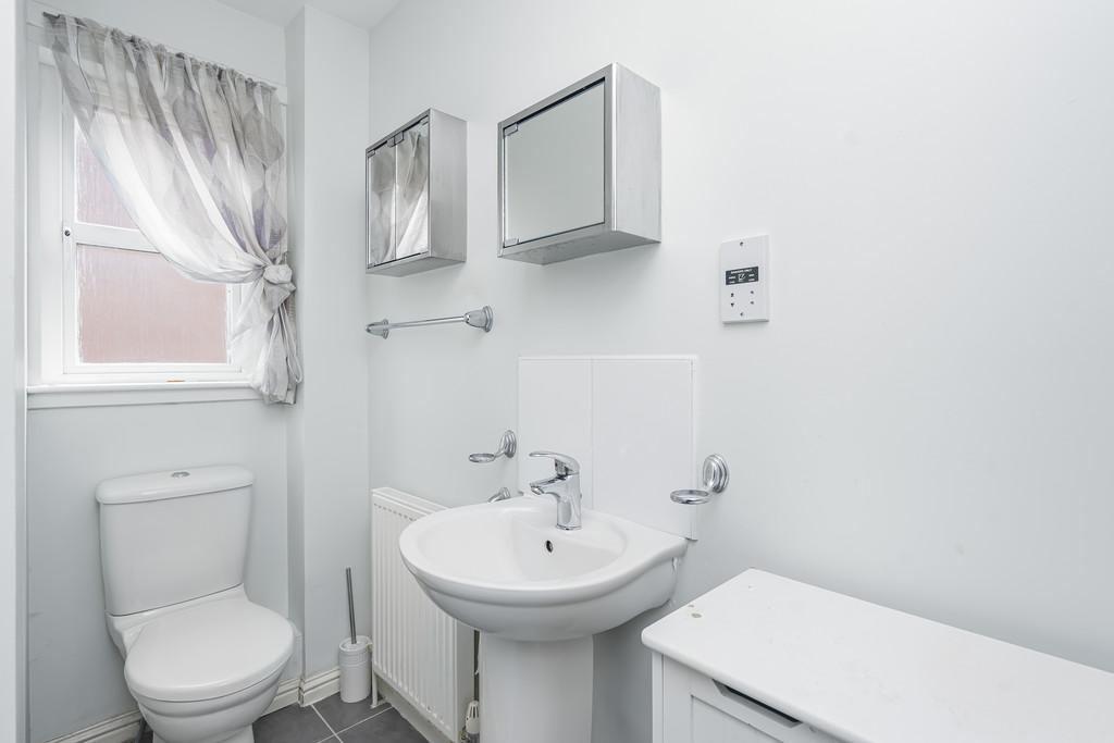 22 Sunnyside Avenue, Brightons FK2 0 GE (7)