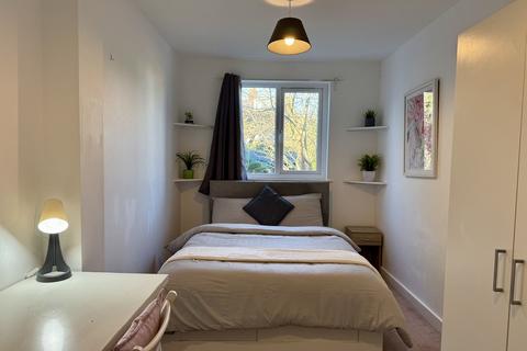 1 bedroom property to rent, Bridge Way, Twickenham