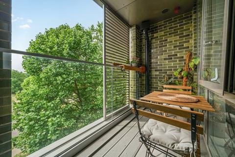 1 bedroom flat for sale, Woods Road, London, SE15