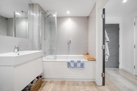 1 bedroom flat for sale, Woods Road, Peckham, London, SE15