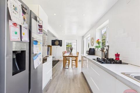 4 bedroom detached house for sale, Donnington Drive, Mudeford
