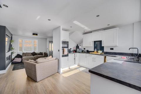 10 Ascot Close, Bedworth, CV12 8TB