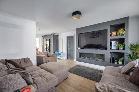 10 Ascot Close, Bedworth, CV12 8TB