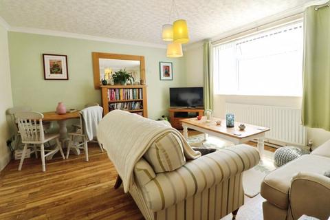 27 Eden Close, Slough, SL3 8TY