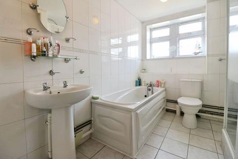 27 Eden Close, Slough, SL3 8TY