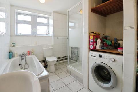 27 Eden Close, Slough, SL3 8TY