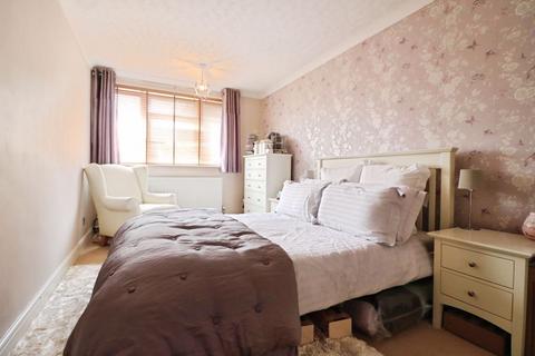 27 Eden Close, Slough, SL3 8TY