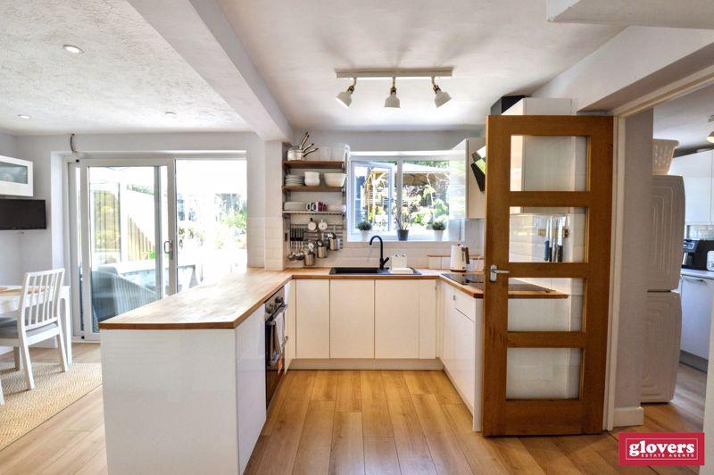 Dining kitchen