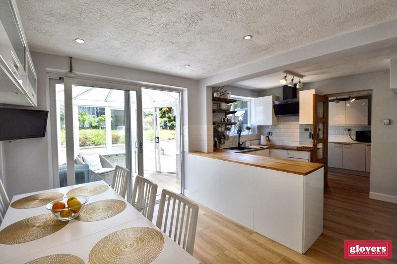 Dining kitchen