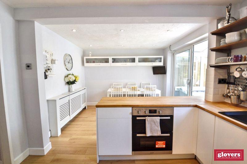 Dining kitchen