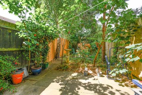 1 bedroom terraced house for sale, Sunbury Lane, Walton-On-Thames