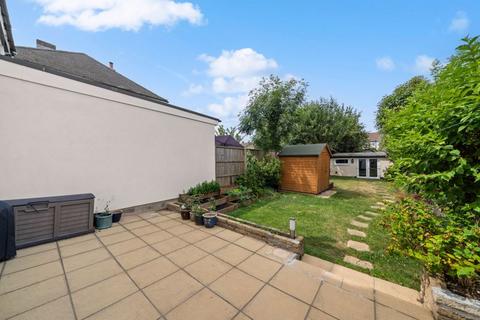 74 Ardrossan Gardens, Worcester Park, KT4 7AX