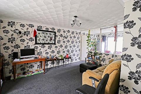 3 bedroom terraced house to rent, West Thorpe, Basildon
