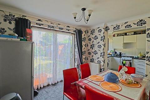 3 bedroom terraced house to rent, West Thorpe, Basildon