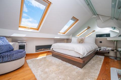 3 bedroom terraced house for sale, Whippendell Road, Watford