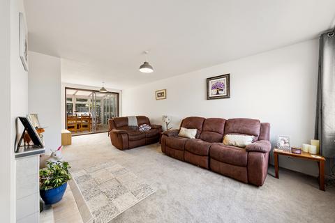 5 bedroom semi-detached house for sale, Meadow Close, Northampton, NN5