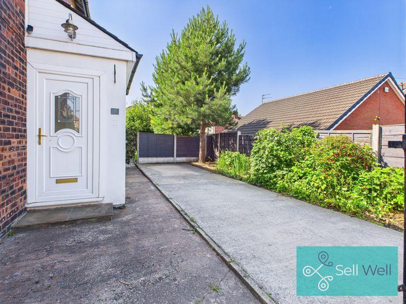 Driveway/Entrance