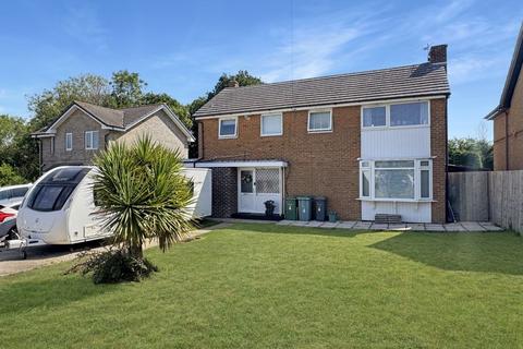4 bedroom detached house for sale, Ulster Crescent, Newport PO30
