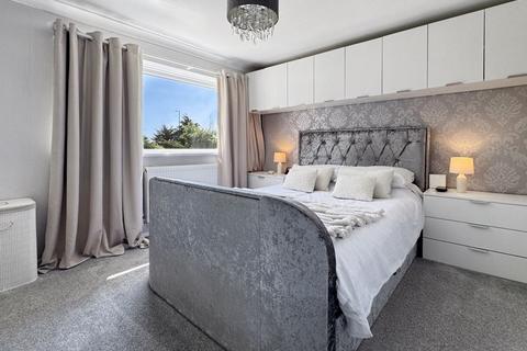 4 bedroom detached house for sale, Ulster Crescent, Newport PO30