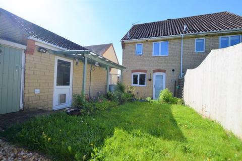 2 bedroom semi-detached house to rent, Halford Close, South Witham NG33