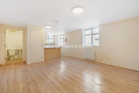 Studio to rent, Bell Green, Lower Sydenham, London, SE26