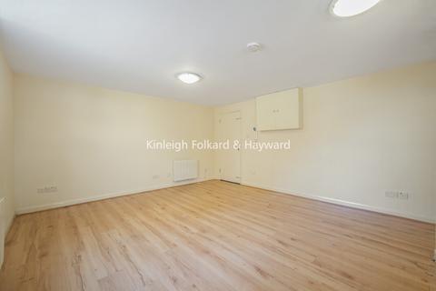 Studio to rent, Bell Green, Lower Sydenham, London, SE26