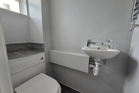 3 bedroom terraced house to rent, Carolines Close, Southend on Sea, Essex, SS2 6RQ