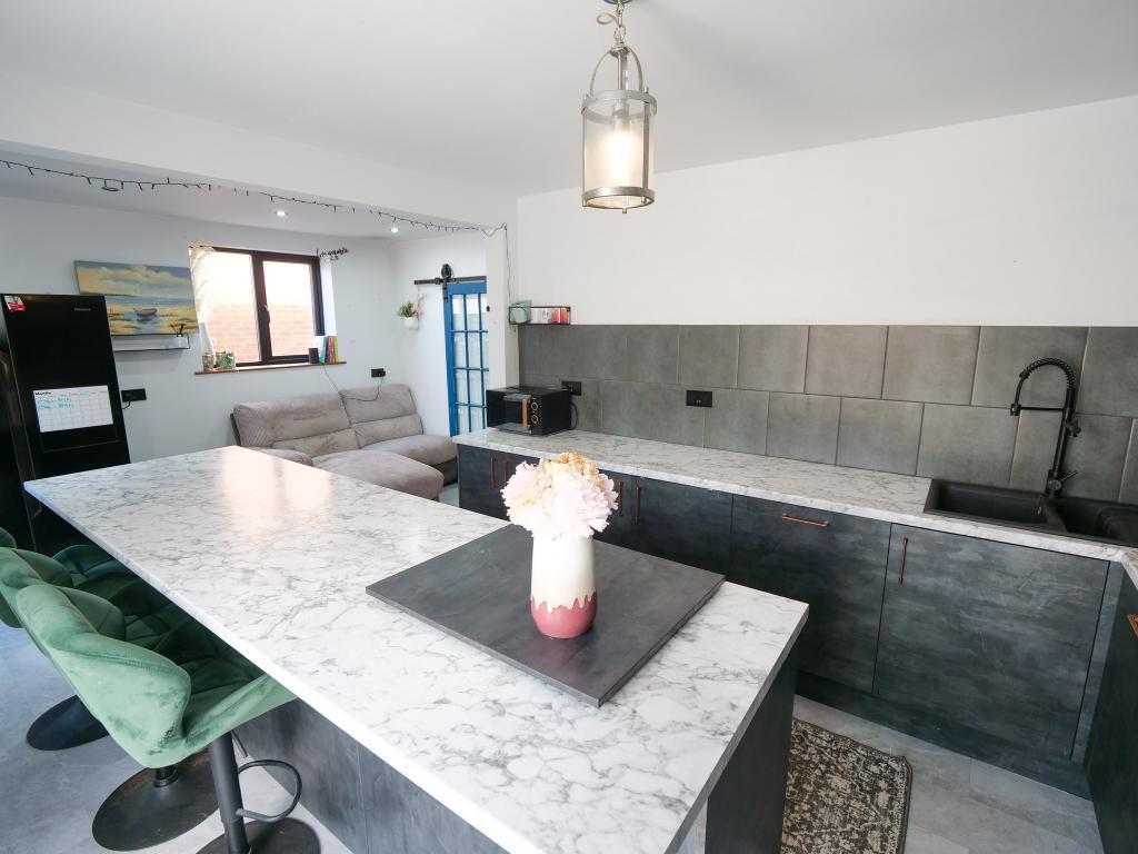 Kitchen Dual Aspect