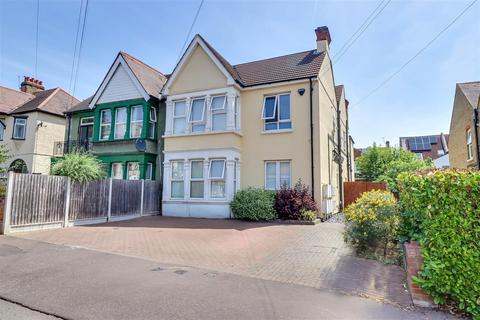 2 bedroom flat for sale, Grosvenor Road, Westcliff-on-Sea SS0