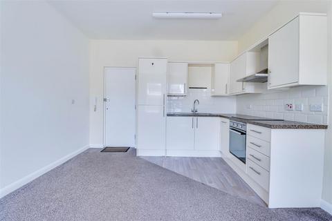 2 bedroom flat for sale, Grosvenor Road, Westcliff-on-Sea SS0